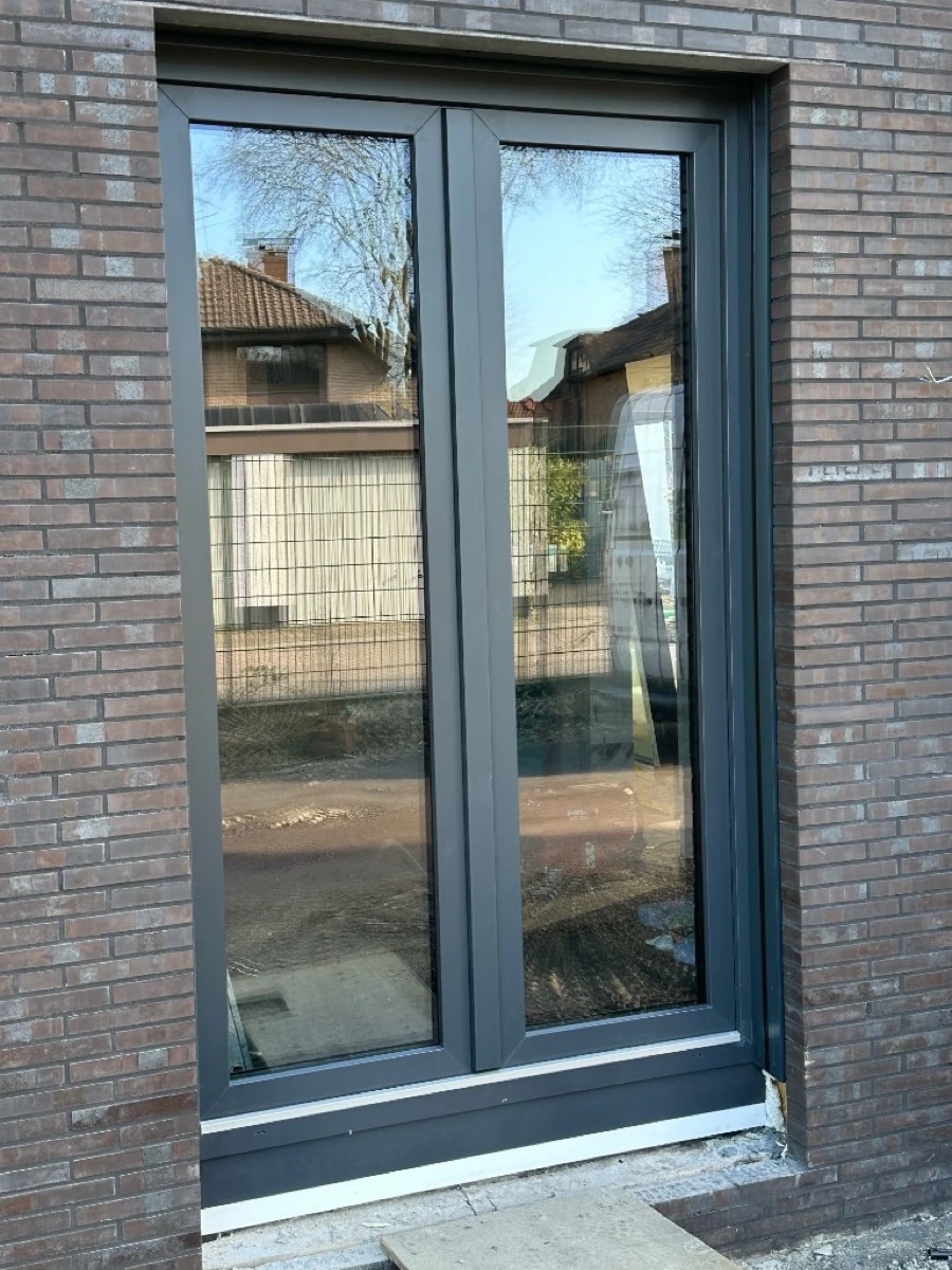 Schüco-Fenster im Detail – Einbau an der Klinkerfassade
